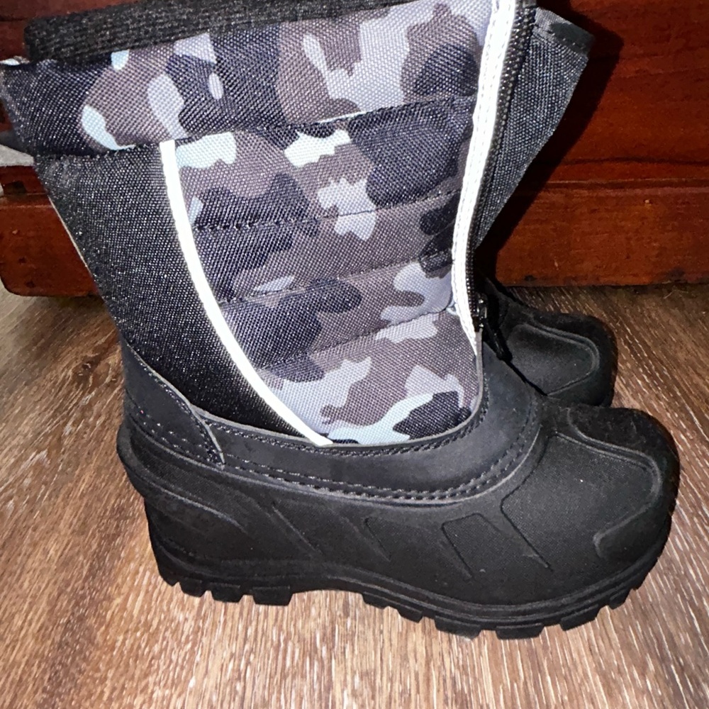 3M Thinsulate Black and Gray Kids Rain & Snow Boots